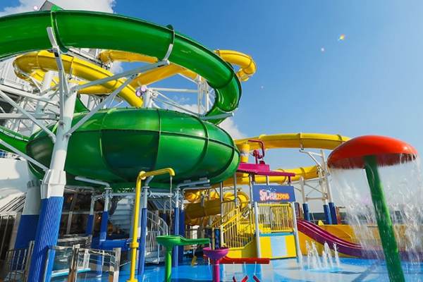 Carnival Splendor's Green Lightning thrill-slide begins with an impressive 11.3 metre free-fall drop as the capsule floor opens. Followed by a slingshot curve, twisting and sliding guests into a giant swirling bowl.