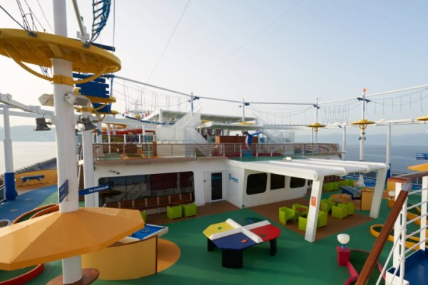 Your Carnival cruise may take you far, far away from the competitive daily rat-race, but you’ll find an oasis of friendly competition at SportSquare. Take on friends at mini-golf, battle strangers at basketball, or push yourself to new heights at SkyCourse or to record-setting low times at the jogging track.
