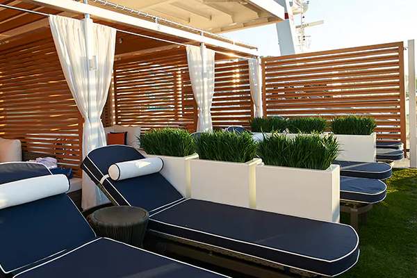Loft 19 proves you don't have to choose between fun and indulgence—a retreat-style haven with an infinity whirlpool and sun loungers, plus limited private cabanas (reserve early) that add fresh fruit, chilled towels, lunch delivery, and attentive concierge service.
Cost: $