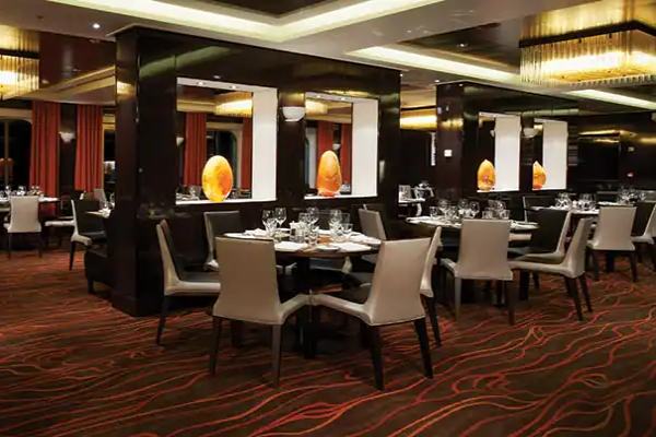 Savour, newest Main Dining Room, is stunning in design, with colours like the setting sun over a deep blue sea. The cuisine is traditional with a contemporary flair.