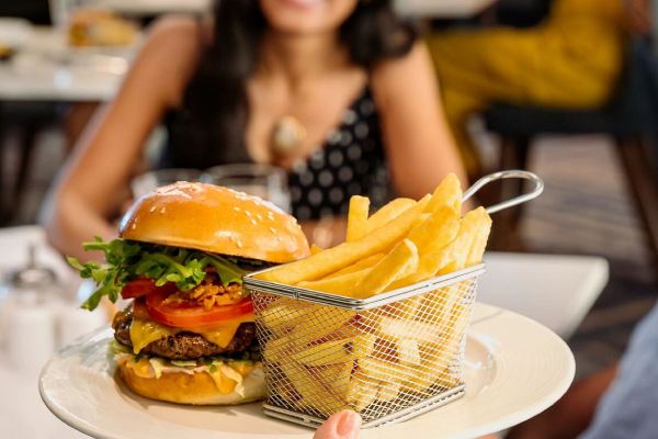 From timeless bites to nostalgic sides, Americana Diner serves classic favorites all day long.?