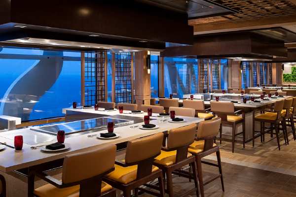 With tempting delights prepared tableside, Izumi Teppanyaki dials up the Japanese dining experience. Bond with your crew over the showmanship of an expert chef working right at your table, preparing favorites like tiger shrimp, sea scallops, beef tenderloin, and vegetable fried rice.
Attire: Smart Casual
Cost: $$