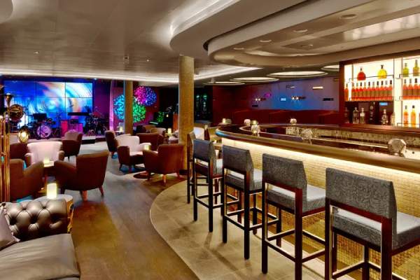Linger over melodic tunes while sipping a classic martini or vintage Armagnac in Torshavn, a lively music venue reminiscent of romantic jazz lounges of 1940s Hollywood.