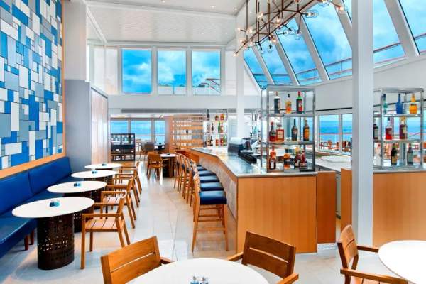 With live cooking, an open kitchen and premium sushi/seafood choices, the World Cafe provides a vibrant interactive experience and a wide range of international flavors. Dine indoors or al fresco on the Aquavit Terrace for stunning panoramic views.