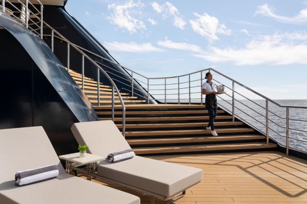 Offers direct access to the sea as well as refreshments and Dramatic views.