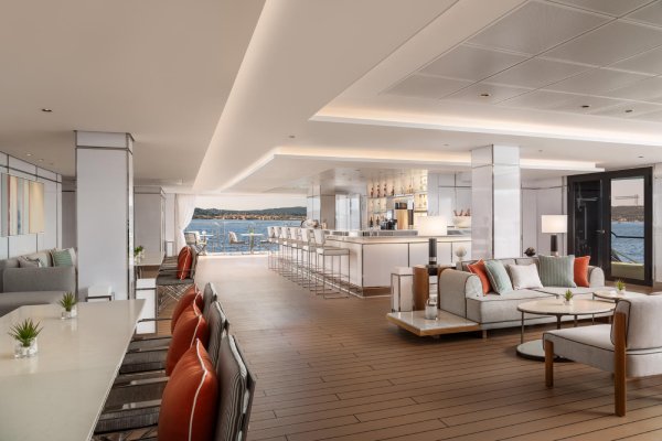 Nestled at the water's edge, the Marina is the perfect retreat, offering sun loungers and a wide selection of water toys while the yacht is at anchor in select destinations. Just a few steps above, the Marina Terrace offers a refined setting to enjoy handcrafted cocktails and light bites.