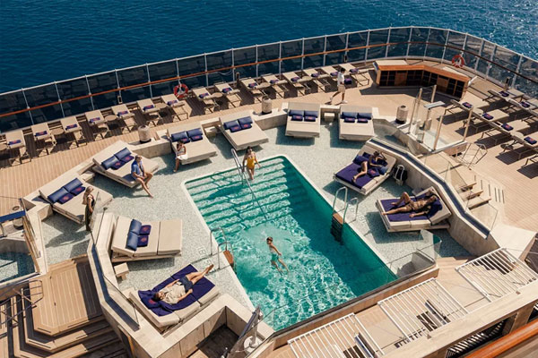 A laidback venue where guests can enjoy the sun, sea and serenity day-long, accompanied by a selection of energising, colourful drinks.