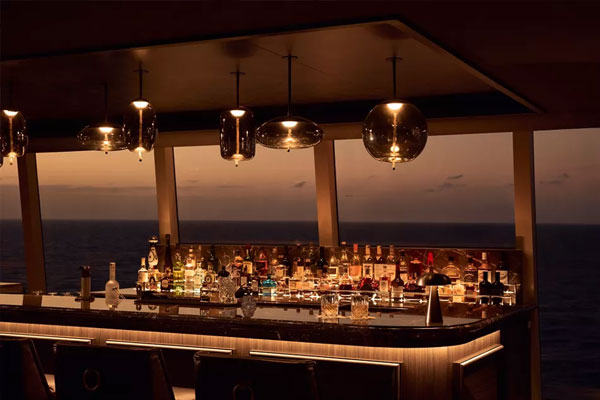Malt offers a refined tour of global whisky regions, featuring a curated selection of rare whiskies and a walk-in humidor with a dedicated cigar expert. Guests can enjoy signature whiskey cocktails and hand-rolled cigars on the outdoor terrace, all accompanied by the smooth sounds of jazz.